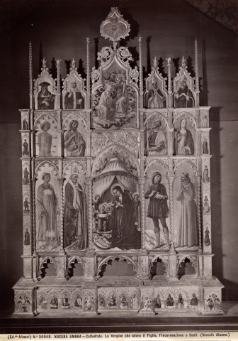 Alinari, Fratelli — Nocera Umbra - Cattedrale. La Vergine che adora il Figlio, l'Incoronazione e Santi. (Niccolò Alunno.) — insieme